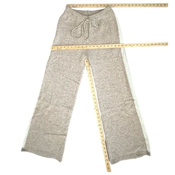 JS MILLENIUM Paris Fashion 2 PC Sweater Set O/S $120 - Picture 15 of 17